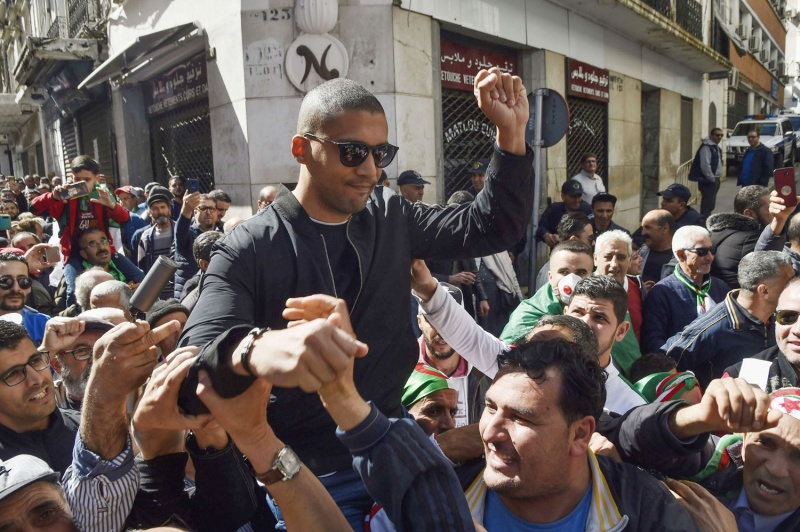 الصحافي خالد درارني يتحول إلى رمز للنضال من إجل حرية الإعلام في الجزائر