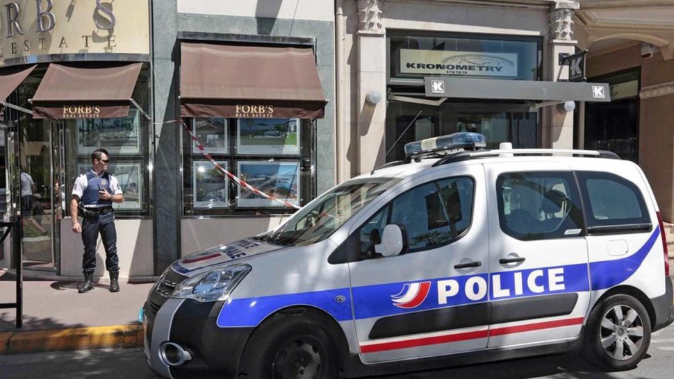 وسائل إعلام فرنسية: هذه هوية المشتبه بتنفيذه هجوما بسكين على شرطي في كان