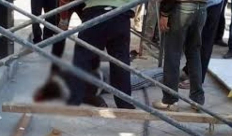 حادثة سقوط عاملين من الطابق الثاني.. وفاة عون البلدية الثاني