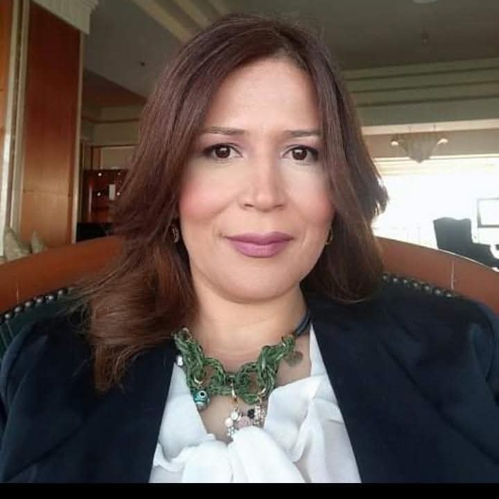 الدكتورة زينب التوجاني تنتقد مناشير اللباس الجامعي وتعتبرها أولوية مغلوطة
