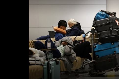 طائرات مسيّرة تتسبب في توقف حركة الطيران في مطار ميونيخ بألمانيا بعد رصدها قرب المجال الجوي للمطار.