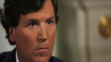 كارلسون: زيلينسكي يخطط لتوطين المهاجرين لتعويض خسائر الحرب في أوكرانيا