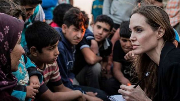 أنجلينا جولي تخطّط لإنشاء قرية لإيواء الأطفال الفلسطينيين الأيتام