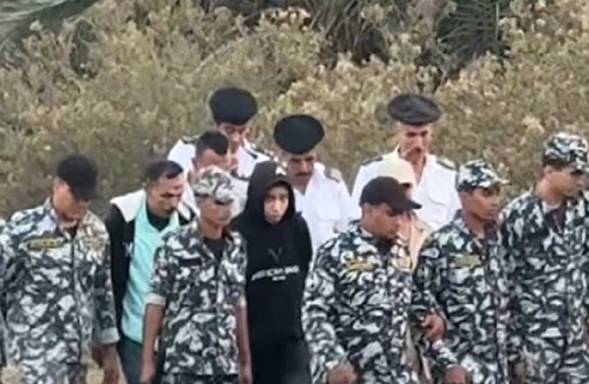 طفل مصري يأكل زميله بعد قتله
