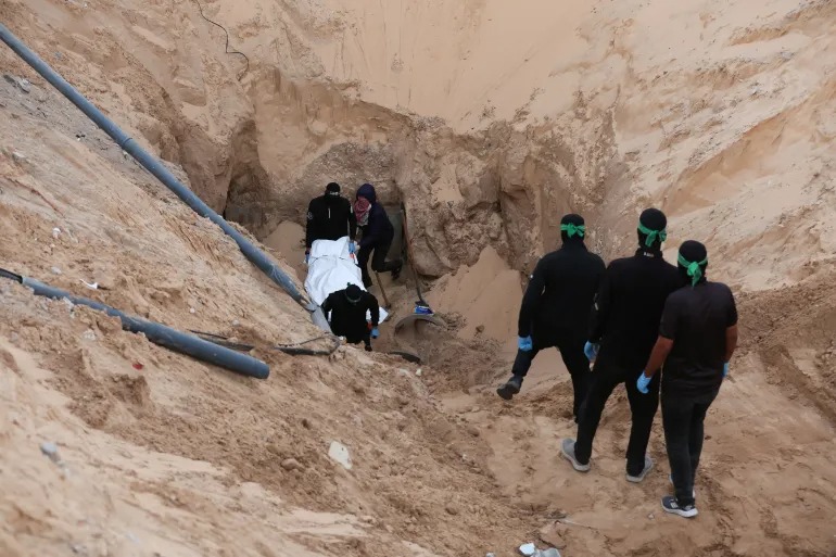 إسرائيل تعلن تسلّم رفات ثلاث رهائن في غزة ضمن اتفاق وقف إطلاق النار