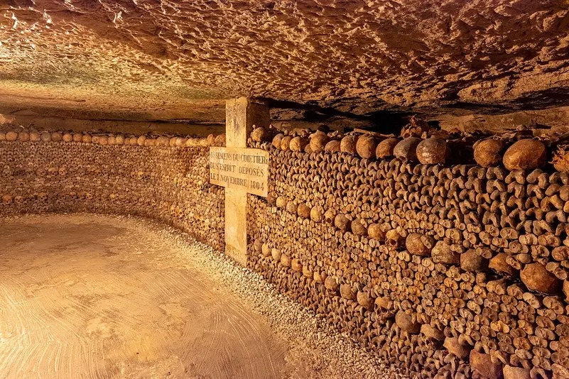 كاتاكومب باريس (Catacombs of Paris)