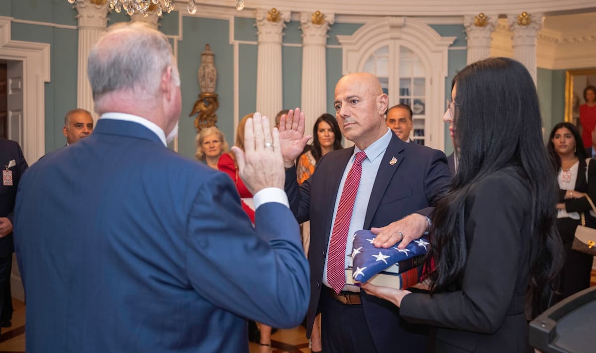 السفير الأمريكي الجديد بيل بازّي