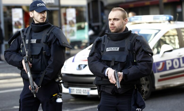 Paris. Deux .Tunisiens. arrêtés. en possession .de bijoux..valeur . 35 milliards