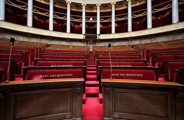 Assemblée nationale française paralysée par la crise politique