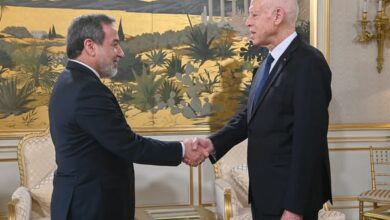 Découvrez comment la Tunisie adopte une diplomatie subtile entre Riyad et Téhéran. Une stratégie équilibrée, pragmatique et non-alignée qui renforce son rôle de médiateur régional.