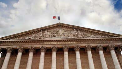 France : La Ve République traverse une crise politique majeure. Blocage parlementaire, instabilité gouvernementale et perspectives de réforme constitutionnelle. Analyse complète.
