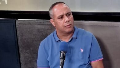 Le juge révoqué Mourad Messaoudi lors de l’audience confirmant sa condamnation à huit mois de prison à Tunis.