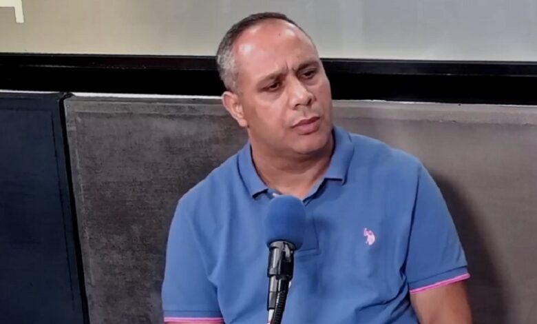 Le juge révoqué Mourad Messaoudi lors de l’audience confirmant sa condamnation à huit mois de prison à Tunis.