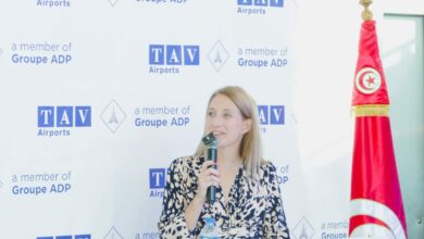 Mme Mélanie Lefebvre, directrice générale de TAV Tunisie, lors de son intervention sur la Radio Nationale pour présenter le bilan touristique 2025