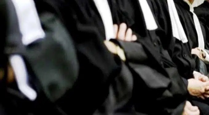 Quatre avocats tunisiens portent plainte à Marseille après la mort d’un citoyen tunisien