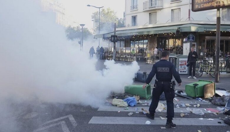 Manifestation en France contre les politiques d’austérité, pancartes et foule dans les rues, septembre 2025