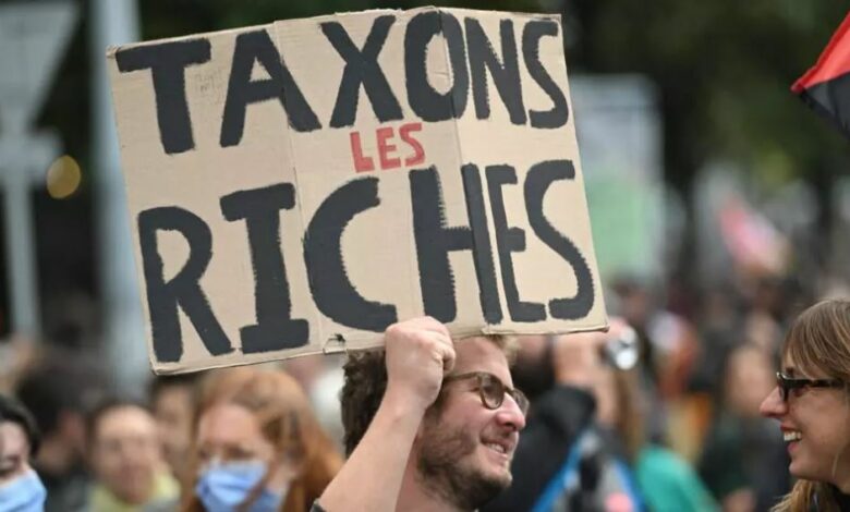 Manifestation massive à Paris contre les mesures d’austérité