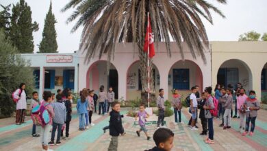 Élèves tunisiens reprenant le chemin de l’école pour la rentrée 2025-2026
