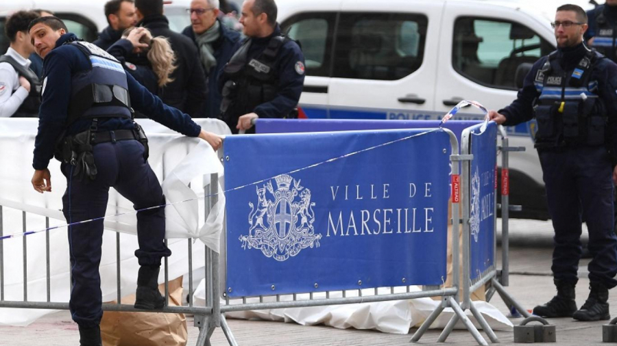 إصابة شرطي فرنسي في هجوم بسكين.. ومقتل المهاجم