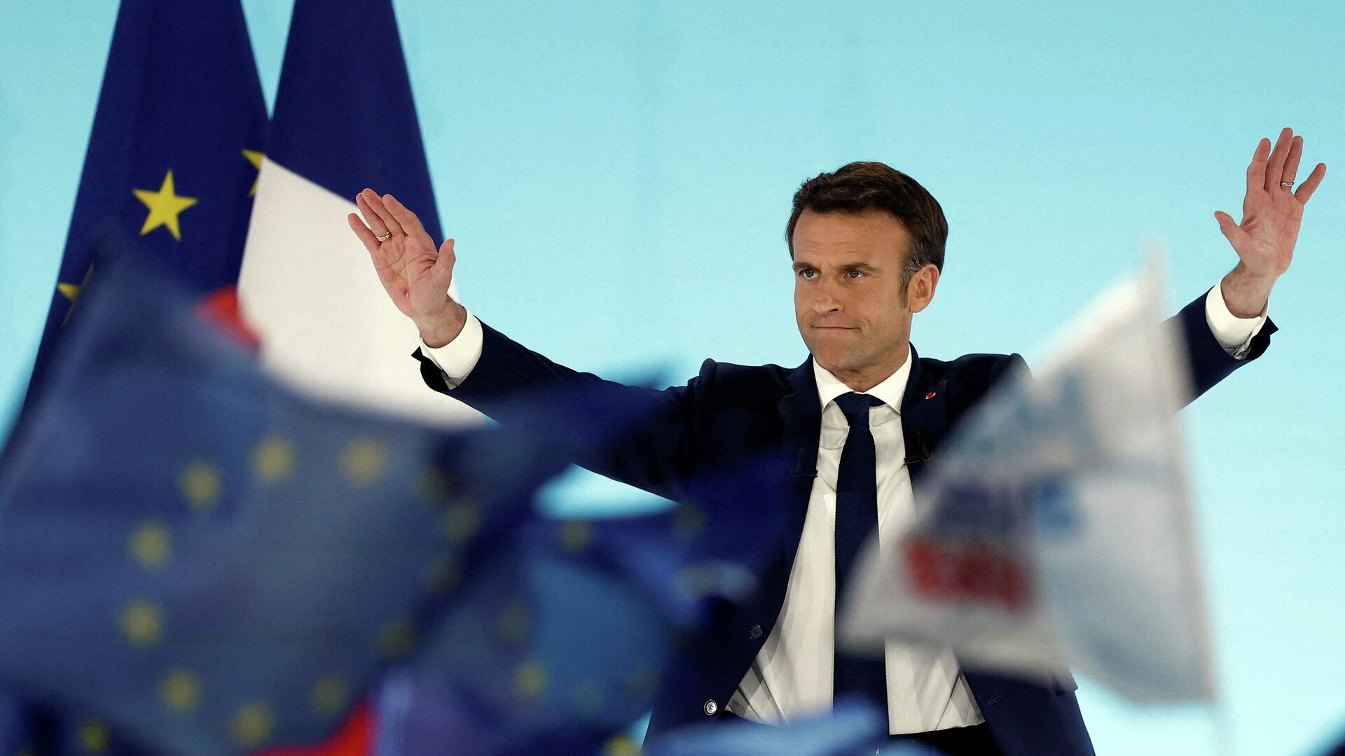 كيف سيتعامل ماكرون مع الزلزال السياسي؟فرنسا تشهد فوضى سياسية تهدد باستمرار البلاد