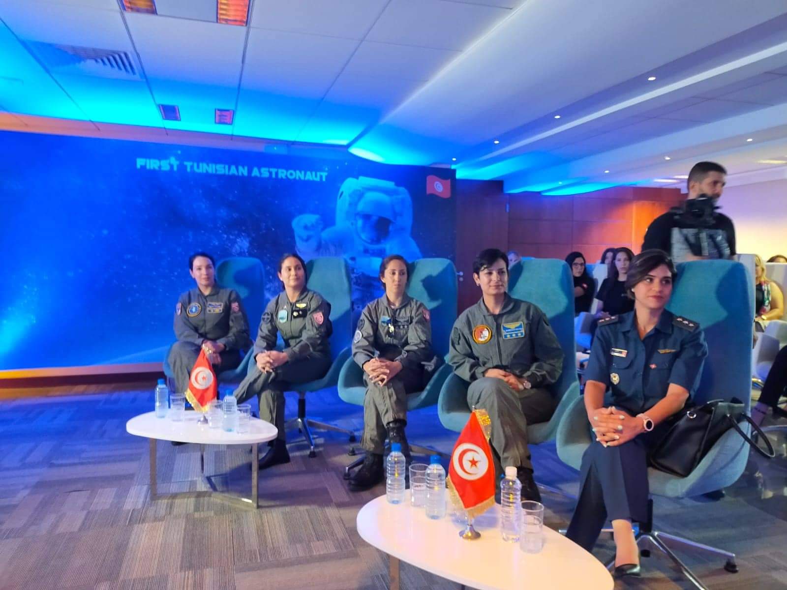 جميعهن قائدات طائرات مقاتلة: الكشف عن المترشحات لمهمة أول رائدة فضاء تونسية إفريقية ورسالة من محطة الفضاء الدولية ISS للمرأة التونسية .