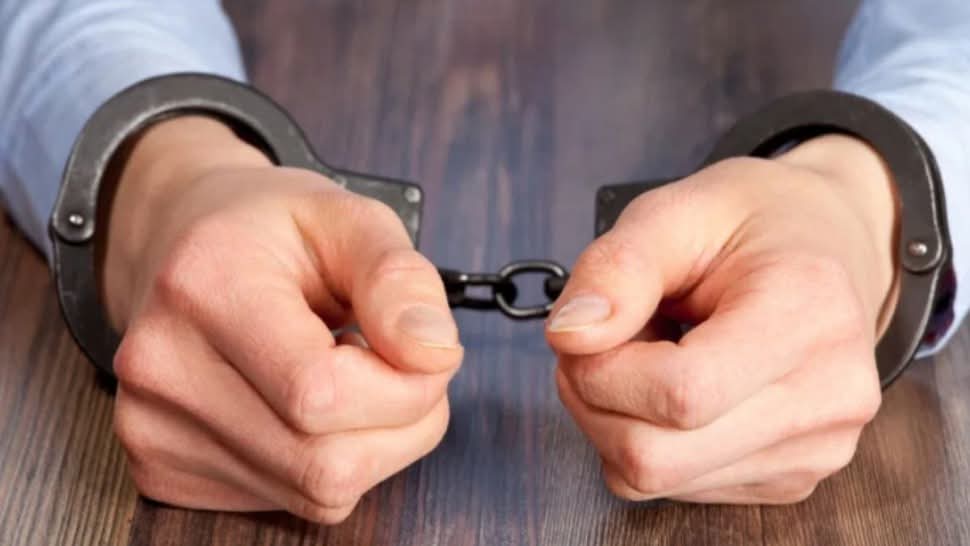 مرناق. الإطاحة. كهل. محل. 20 منشور. تفتيش