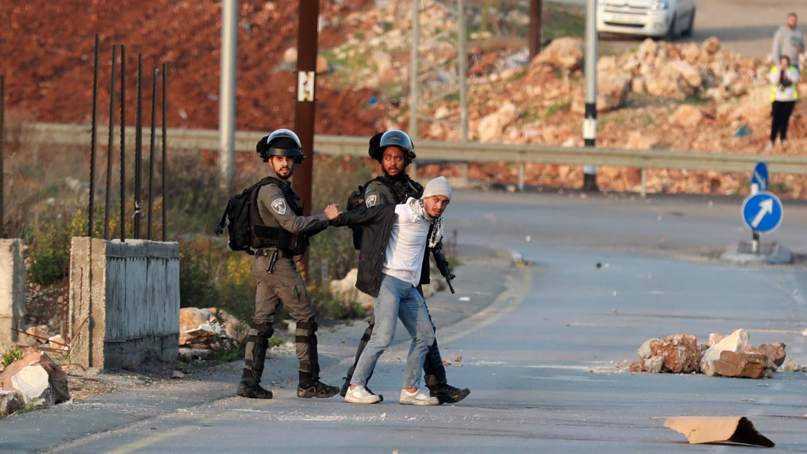 المطلوبون للاحتلال في فلسطين عمليات اعتقال وملاحقة مستمرة