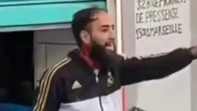 تشييع جنازة الشاب التونسي عبد القادر الذيبي في القصرين بعد مقتله برصاص الشرطة الفرنسية بمرسيليا