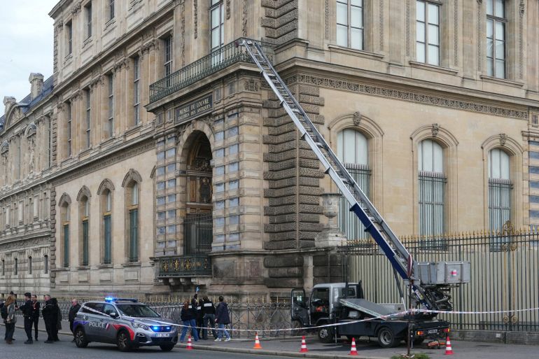 سرقة متحف اللوفر.. القبض على 5 مشتبه بهم آخرين في باريس