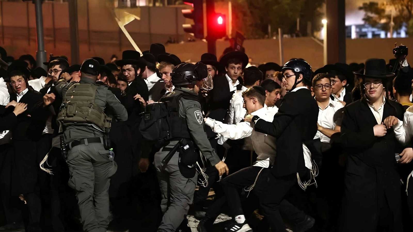 الأحزاب الدينية تتحد في أكبر تظاهرة ضد التجنيد في إسرائيل منذ عقد