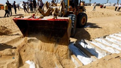 إسرائيل تسلّم جثامين 15 فلسطينياً ضمن صفقة التبادل في غزة