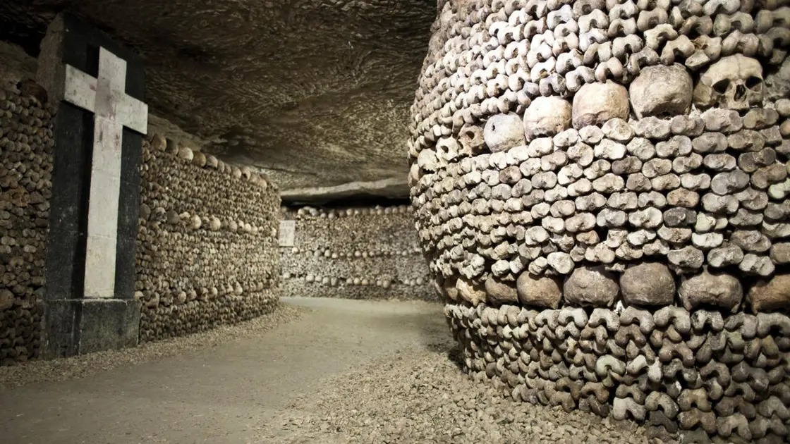 كاتاكومب باريس (Catacombs of Paris)