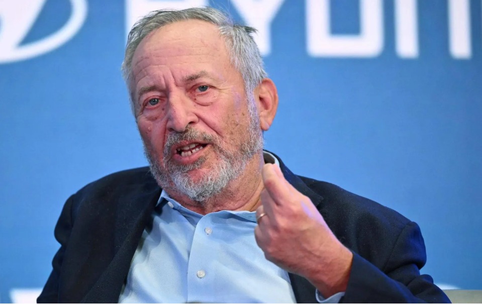 وزير الخزانة الأمريكي الأسبق والرئيس السابق لجامعة هارفارد لاري سامرز